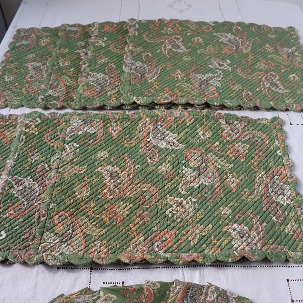 Williams Sonoma Green Paisley Set of 7 Placemats and Napkins